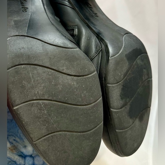 Clarks Women’s Heeled Booties Sz 7.5 - BLACK - Picture 11 of 15